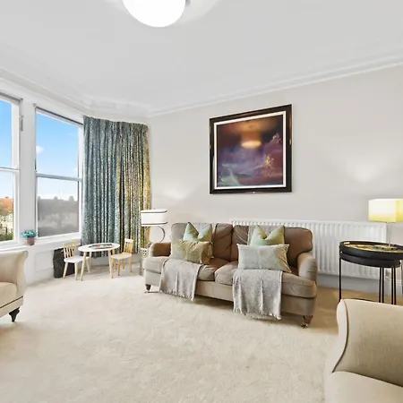 Beautiful Triplex Apartment *
