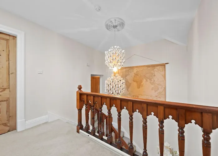 Beautiful Triplex 아파트 해러게이트