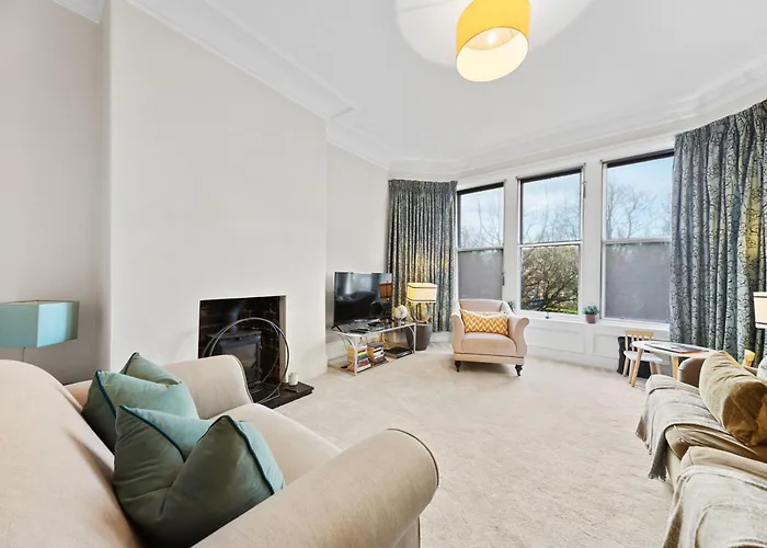 Beautiful Triplex 아파트 해러게이트